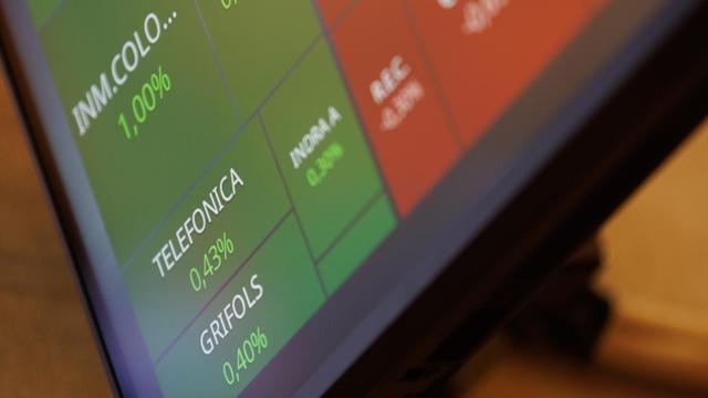 Un panel del Ibex 35 en el Palacio de la Bolsa de Madrid.