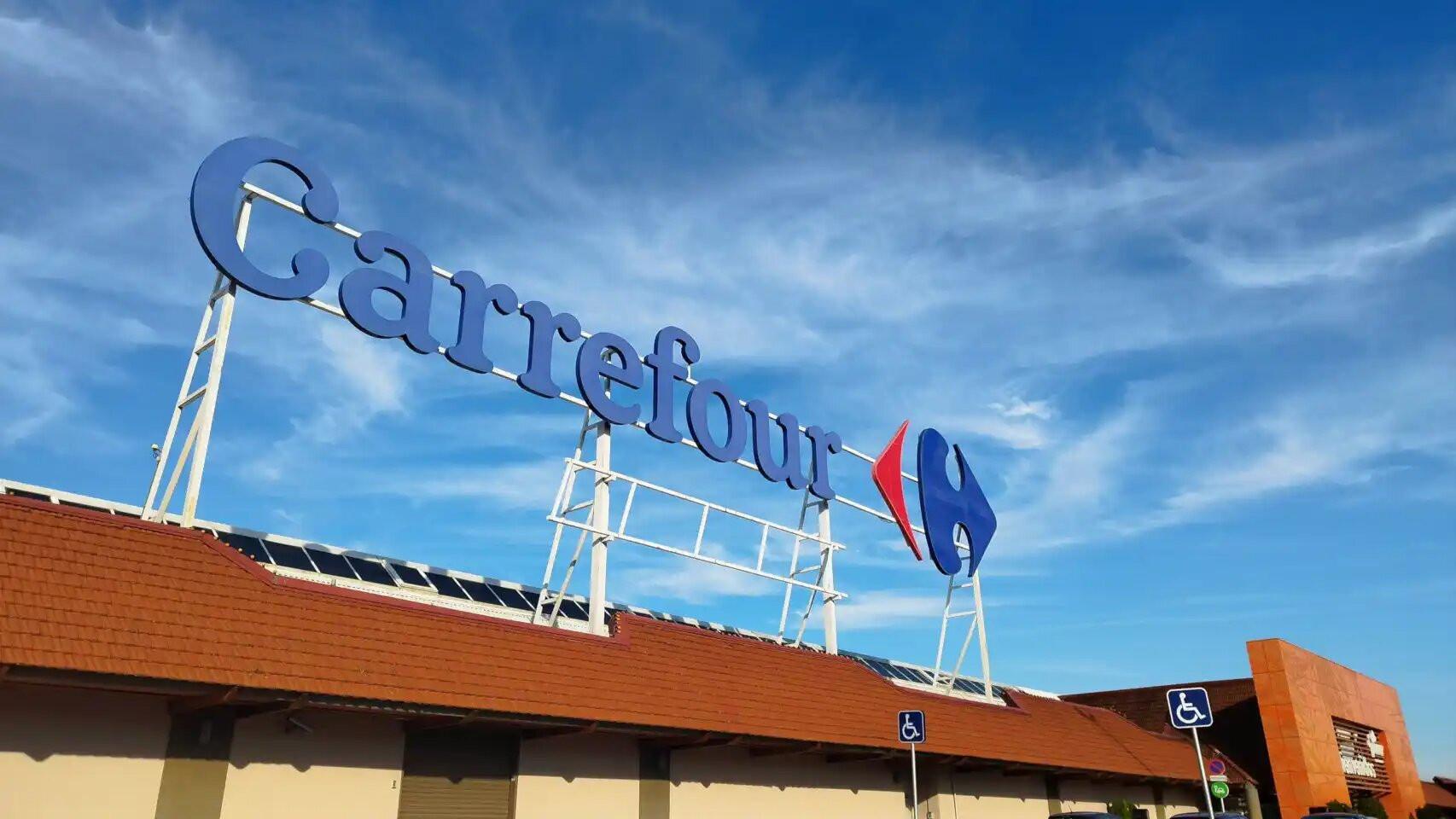 Fachada Carrefour.
