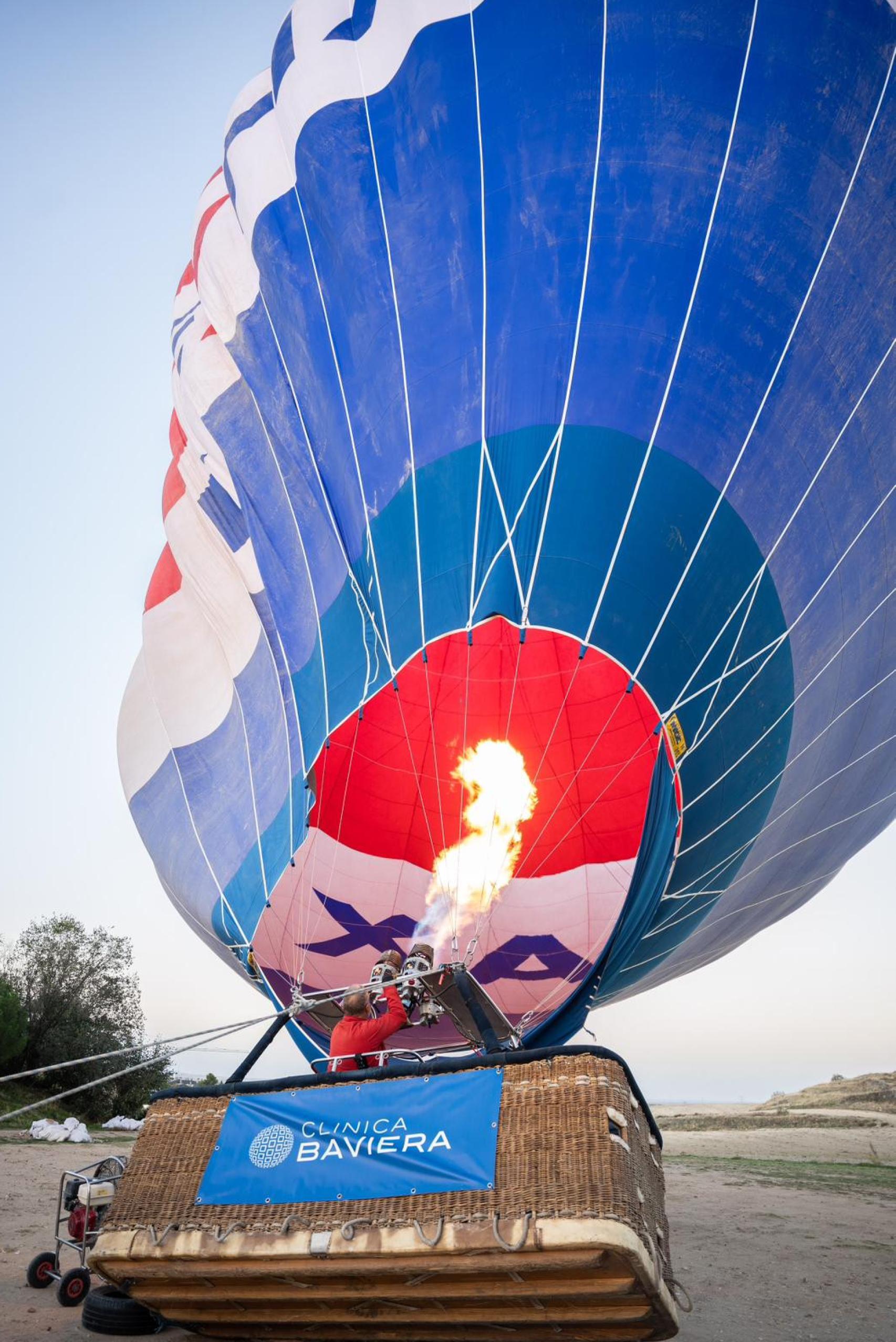 El globo llenándose de aire