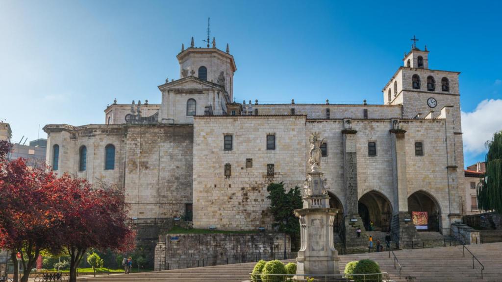 Catedral de Santander junto a la que se ha encontrado la necrópolis.