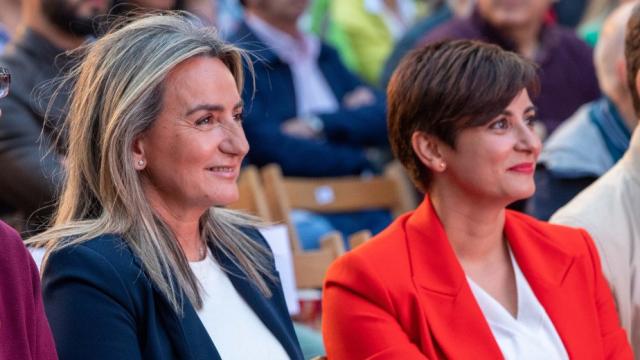 Isabel Rodríguez y Milagros Tolón, en un acto de la campaña de las municipales en Toledo. Fotos: Javier Longobardo