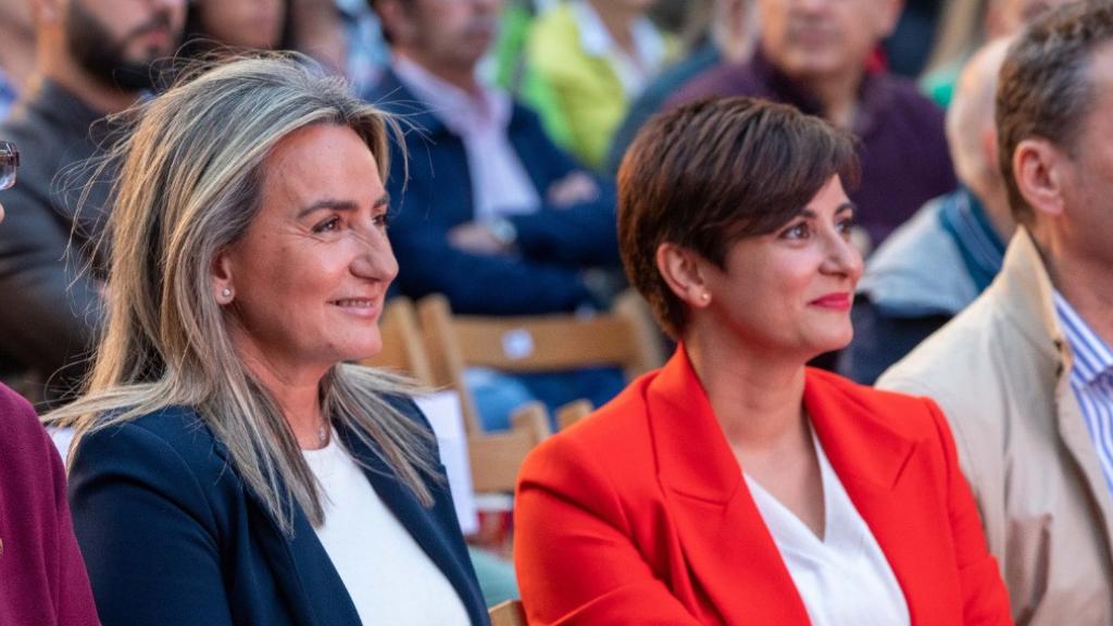 Isabel Rodríguez y Milagros Tolón, en un acto de la campaña de las municipales en Toledo. Fotos: Javier Longobardo