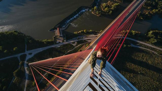 La Policía investigará la locura de dos extranjeras en el puente de Talavera de la Reina