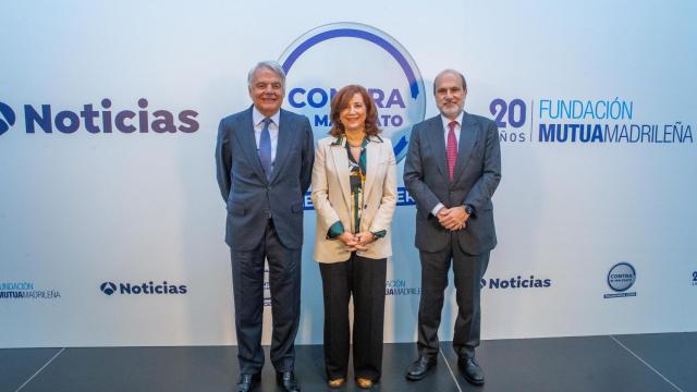 (De izqda. a dcha., Ignacio Garrlada, Javier Bardají y Angels García) Los presentadores de las 'III Jornadas Contra el Maltrato: Tolerancia Cero'
