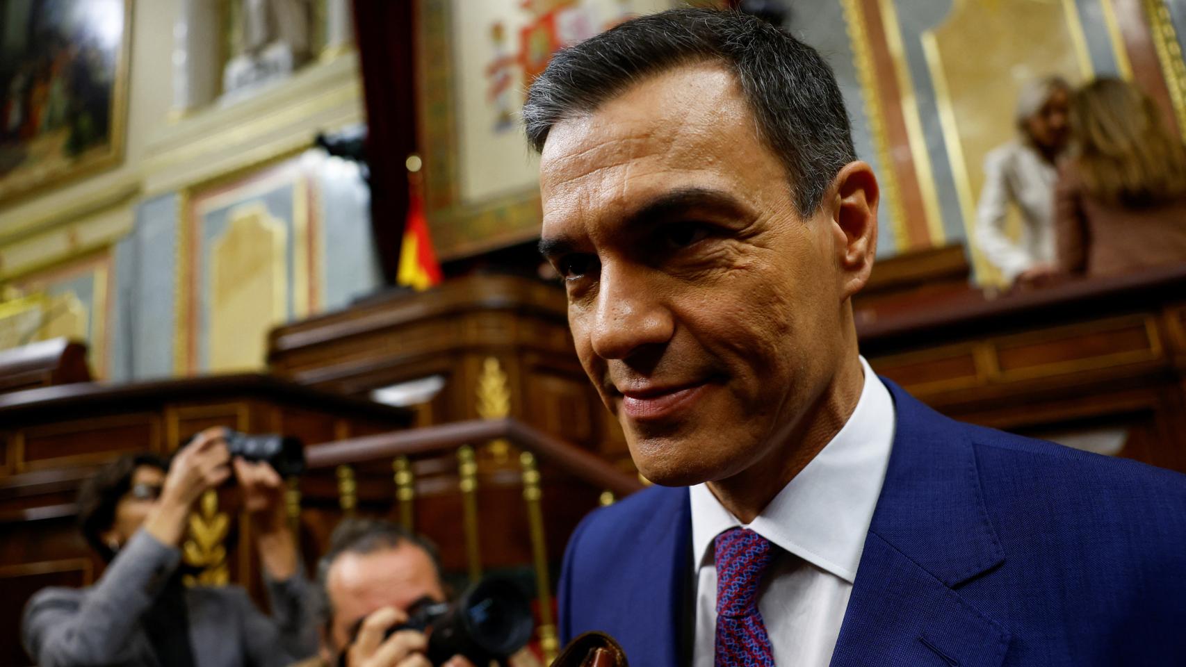 Sánchez llega al hemiciclo para la votación de su investidura como presidente del Gobierno.