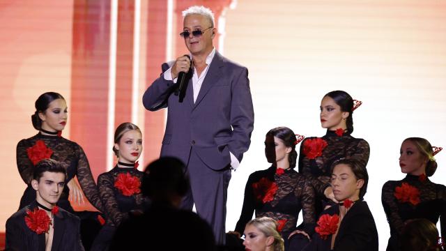 Alejandro Sanz, con las chicas malagueñas.