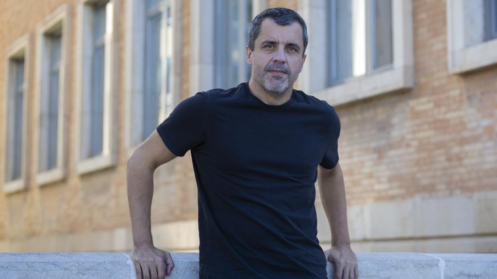 Bernardo Quintero posa junto al nuevo Centro de Ciberseguridad de Google tras la entrevista con EL ESPAÑOL de Málaga.