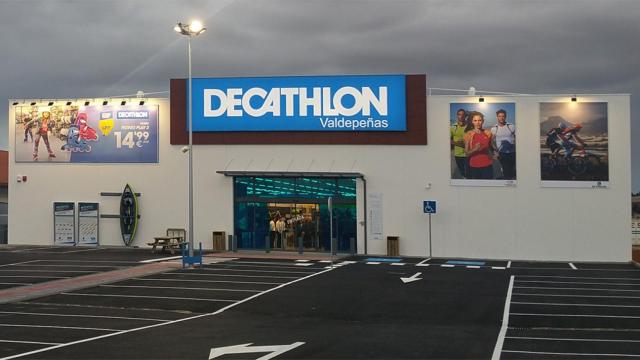 Fachada Decathlon.