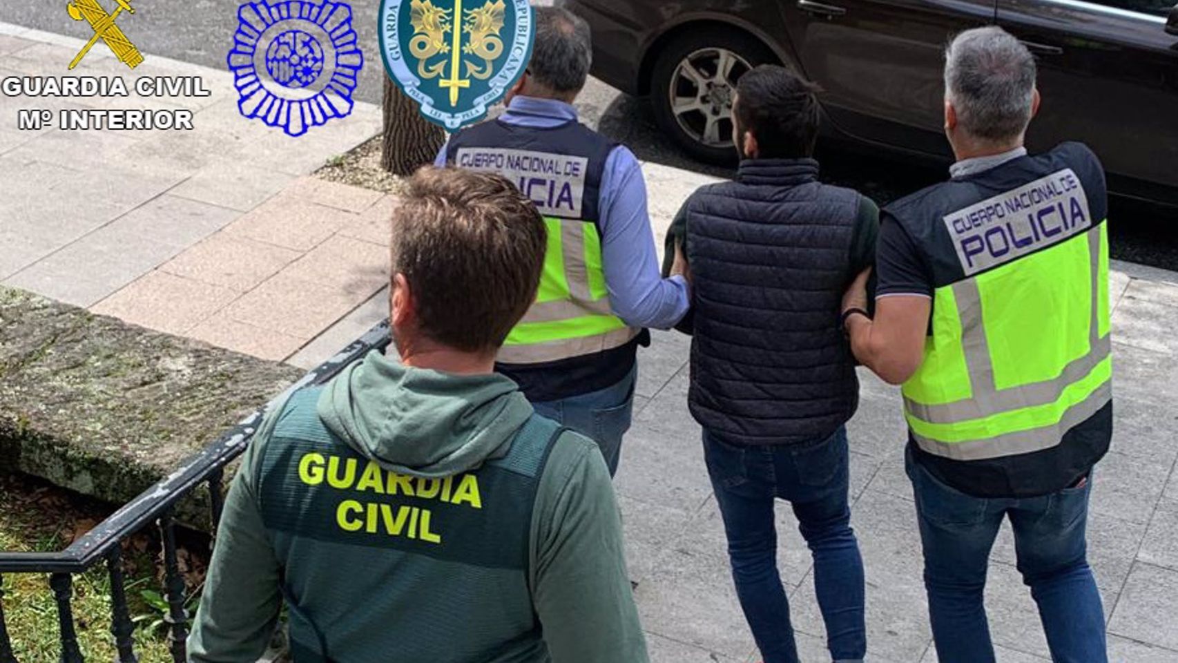 Uno de los detenidos en la operación.
