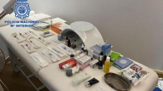 Enseres incautados en la operación policial.
