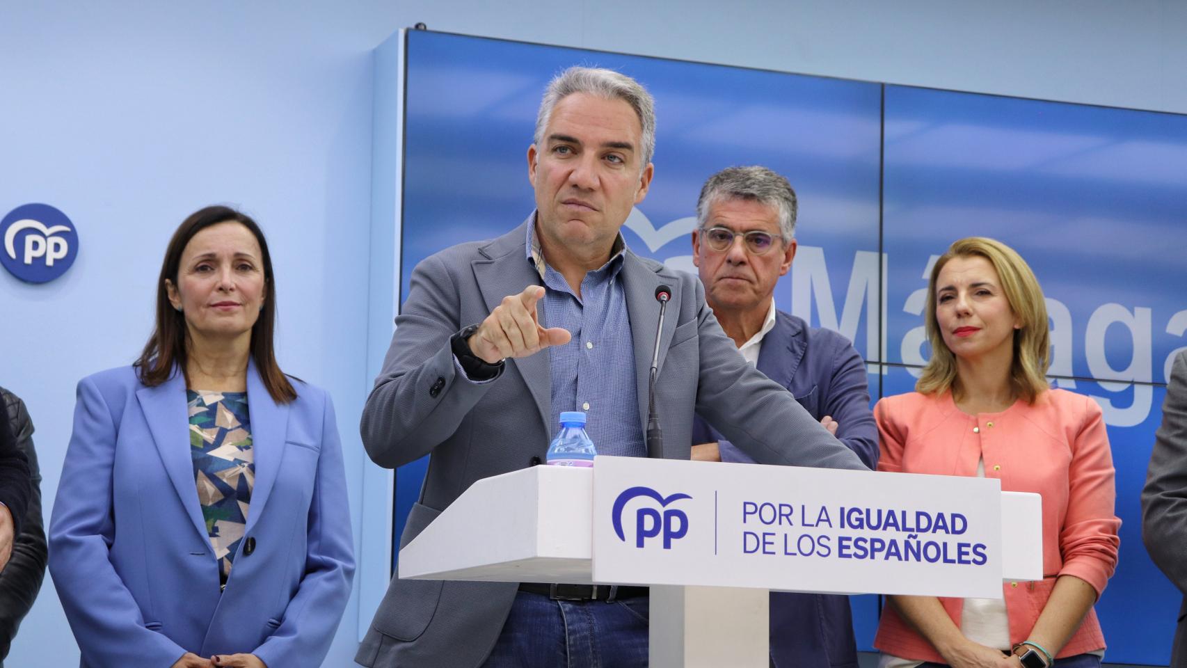 El coordinador general del PP, Elías Bendodo, durante la rueda de prensa de este viernes en Málaga.