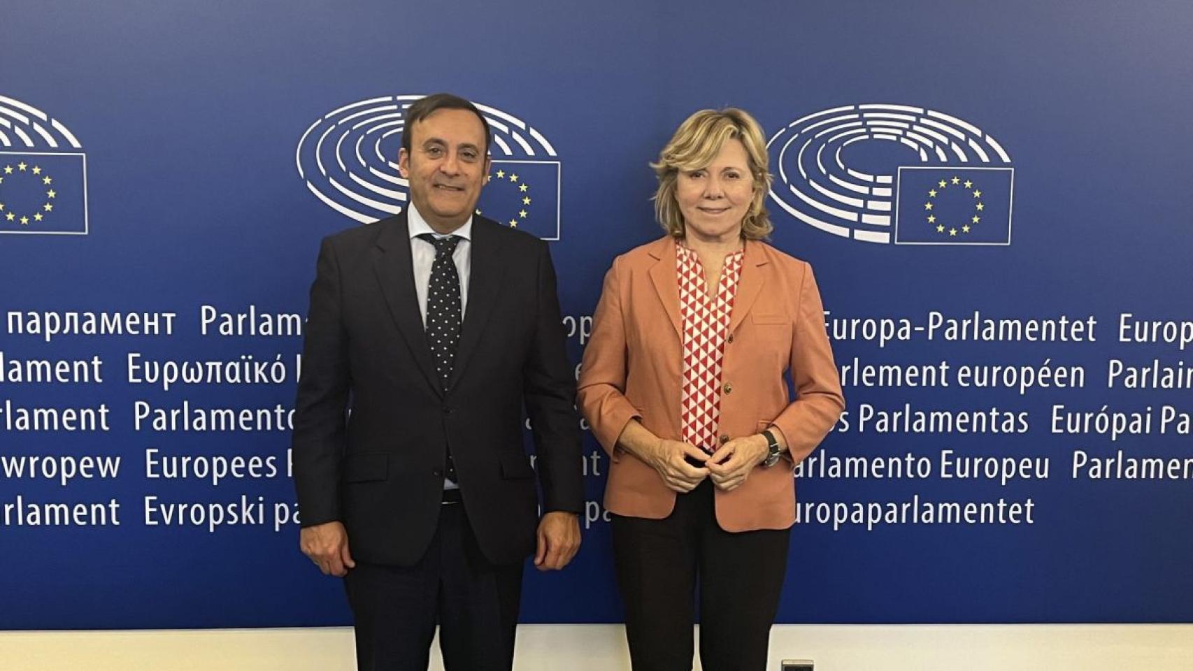 Eduardo Pastor, presidente de Cofares, y Pilar del Castillo, europarlamentaria del Grupo Popular | Foto de Cofares