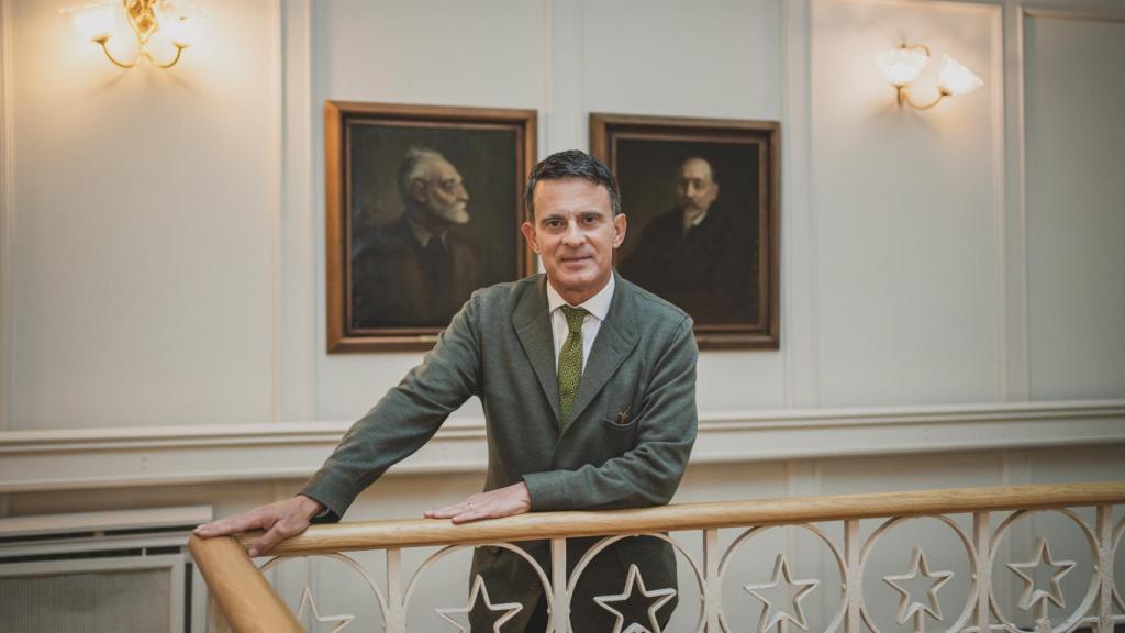 Valls, entre los retratos de Miguel de Unamuno y de José Echegaray.