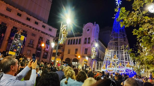 La avenida de la Constitución y la plaza Ruperto Chapí en el encendido de luces de 2023.