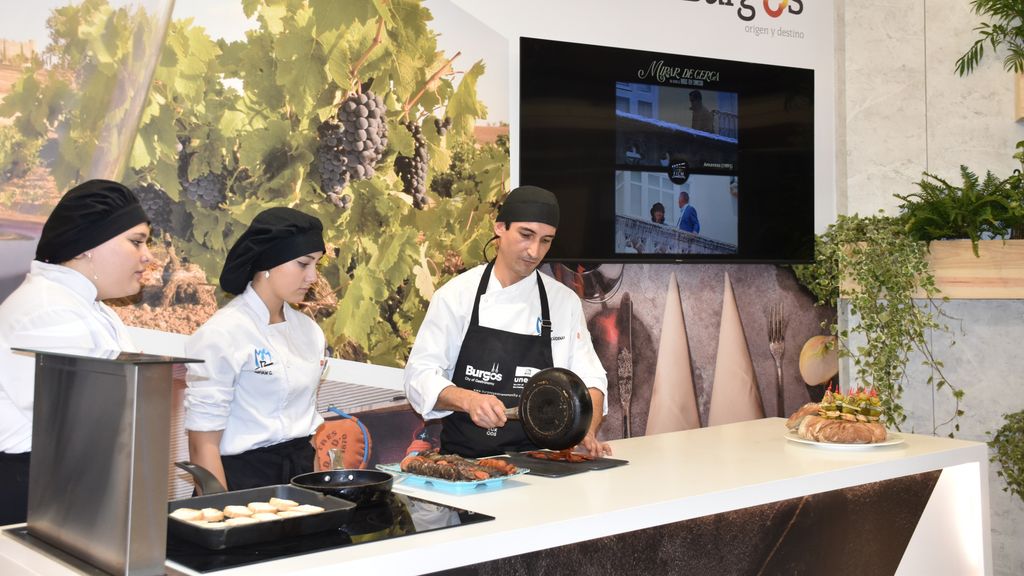 Exhibición gastronómica en el stand de la provincia de Burgos