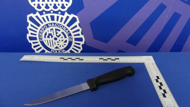 Cuchillo interceptado por la Policía Nacional al detenido