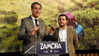 El alcalde de Toro, Rafael González; y el diputado de Turismo, Víctor López de la Parte en Intur