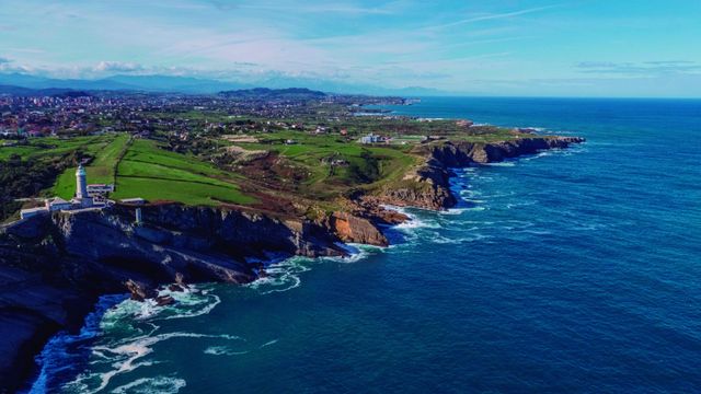 Faro de Cabo Mayor y zona Norte Litoral de Santander - Costa Quebrada