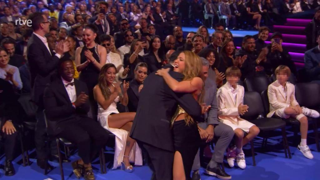 Los hijos de Shakira, muy orgullosos de su madre, tras conocerse que ganaba el premio 'Mejor canción pop'.