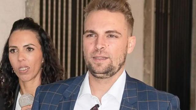 José María Almoguera, el unico nieto varón de la malograda María Teresa Campos, el día que bautizó a su hijo, Marc.