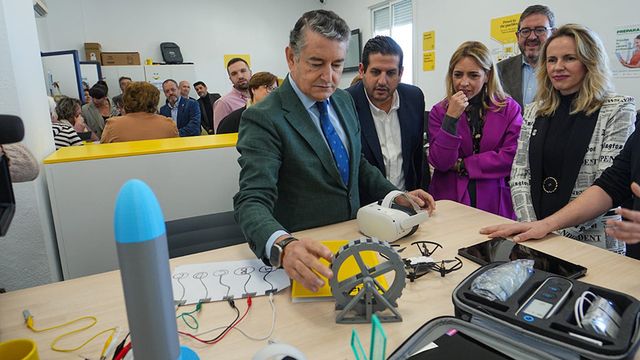 El consejero andaluz Antonio Sanz, durante la inauguración de un nuevo Punto Vuela en la localidad gaditana de Prado del Rey.
