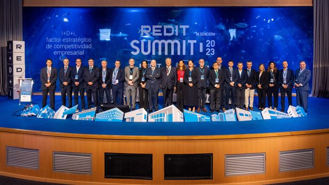 Foto de familia de todos los participantes en el Redit Summit 2023.