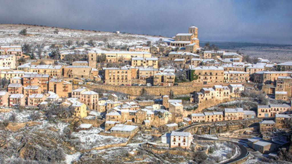 Conoce el pintoresco pueblo cerca de Madrid que está entre los mejores destinos de Navidad.