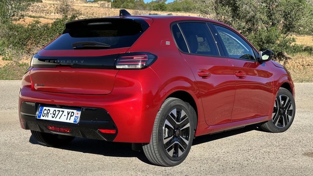 Peugeot E-208.