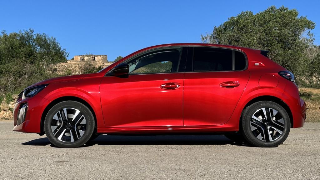 Peugeot E-208.