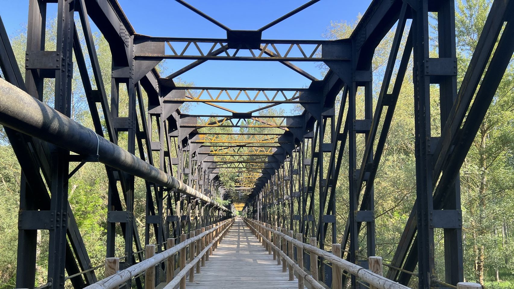 Roban por segunda vez la valla metálica de un camino natural en un pequeño pueblo de Zamora