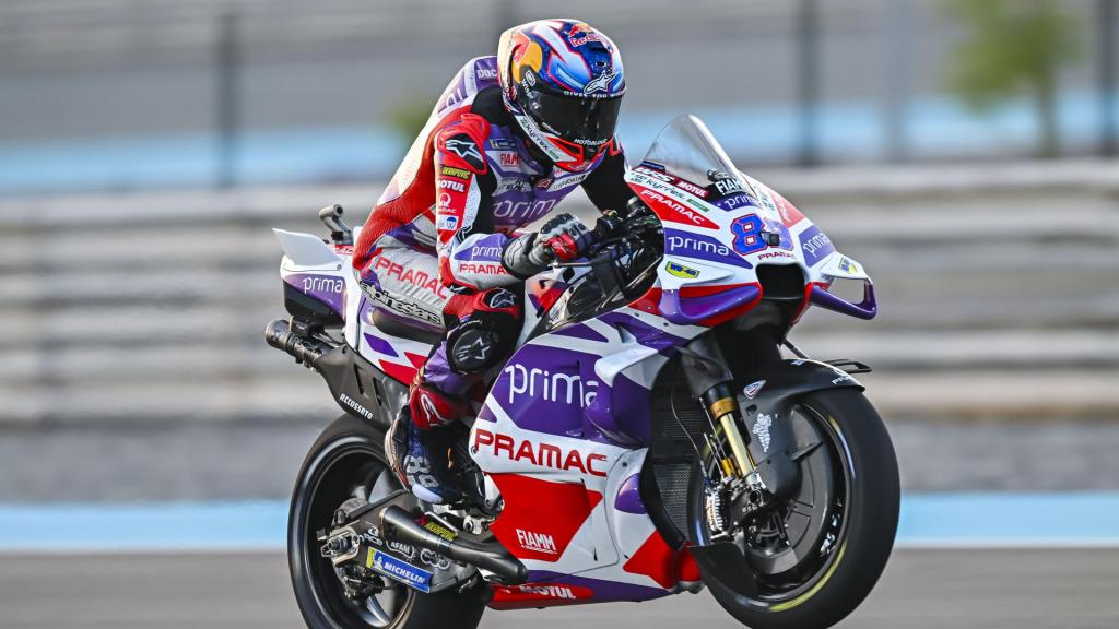 El español Jorge Martín pilota su Ducati Desmosedici GP23, en el circuito qatarí de Losail.