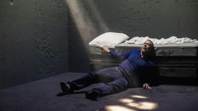 Hans Kesting en un momento de la obra teatral 'Who killed my father'