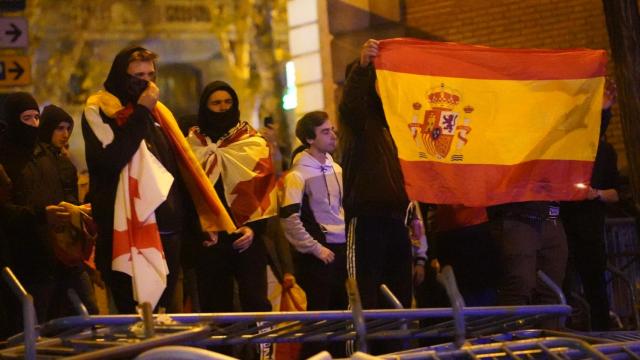 Nueva jornada de manifestaciones frente a la sede de Ferraz, en imágenes