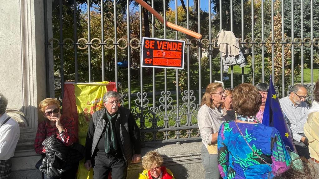 Los carteles de Se Vende en la manifestación del 18-N en Cibeles.