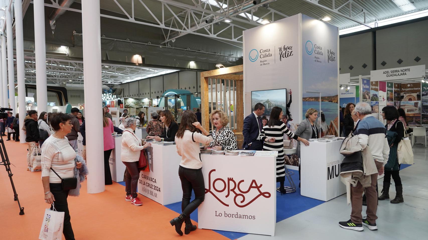 Los diferentes expositores en la Feria Internacional de Turismo de Interior