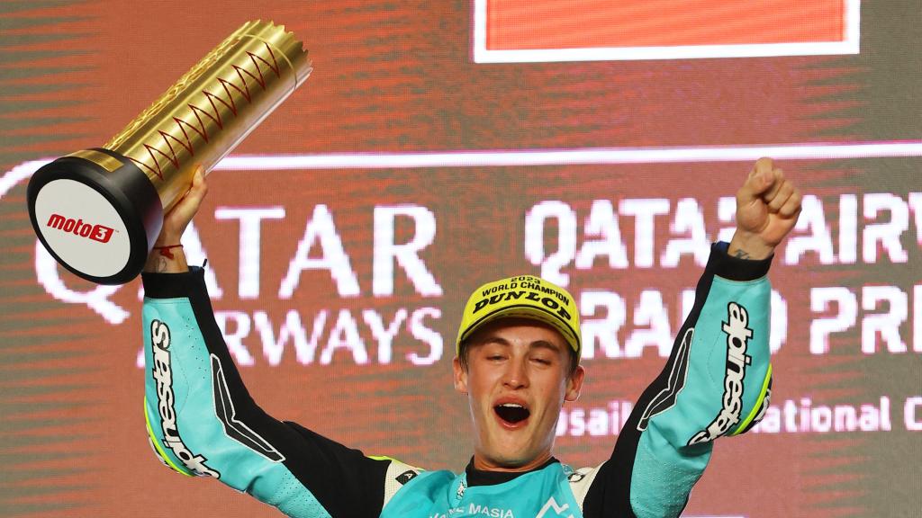 Jaume Masiá celebra el triunfo en Qatar y su campeonato del mundo