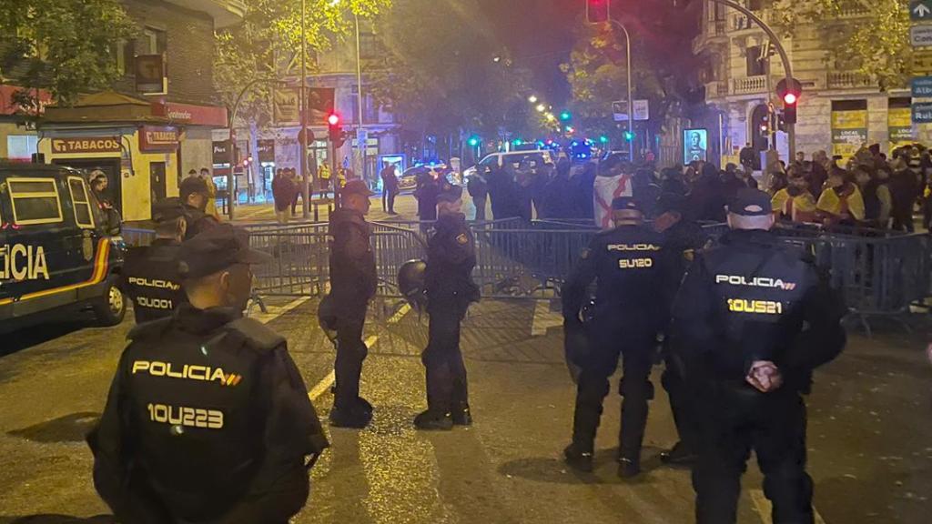 La manifestación en la calle Ferraz, poco antes de las 22.00 horas