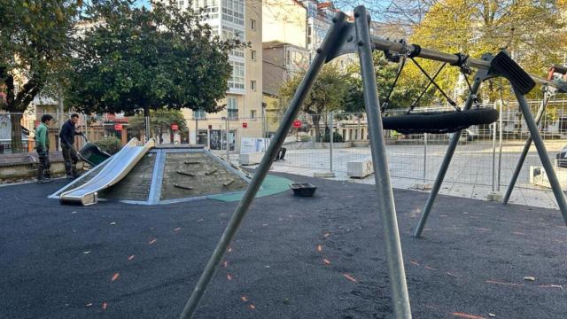 Reforma del firme de caucho del parque infantil del Campo da Leña