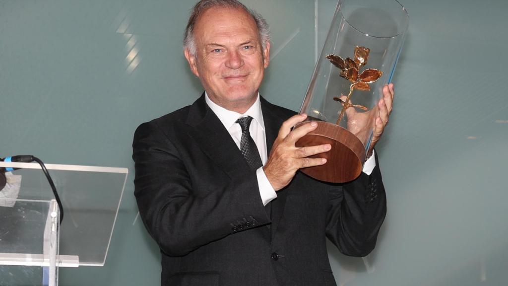 Pedro Piqueras recogiendo un premio de periodismo, en septiembre de 2022.