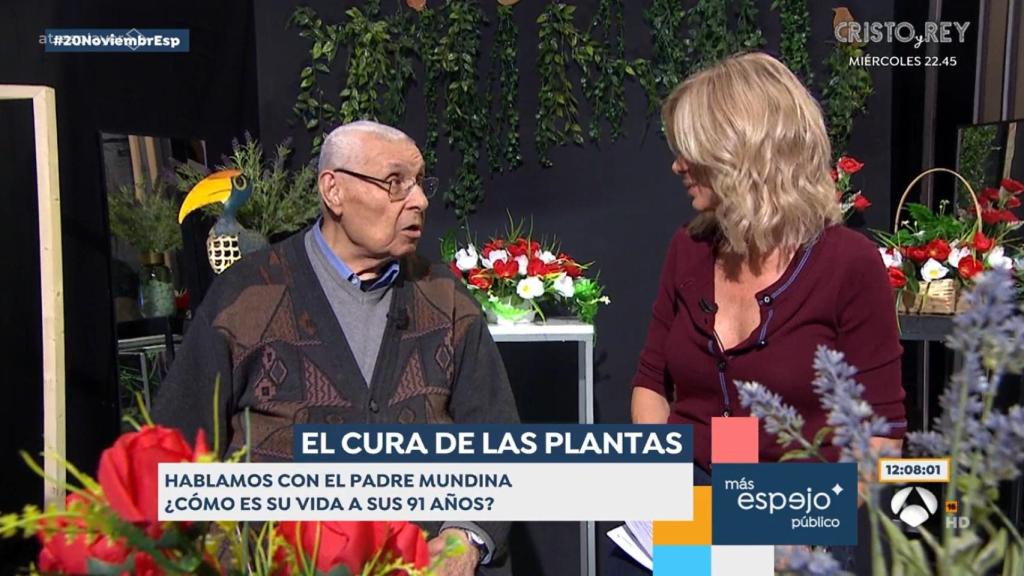 El padre Mundina y Susanna Griso en 'Espejo Público'.