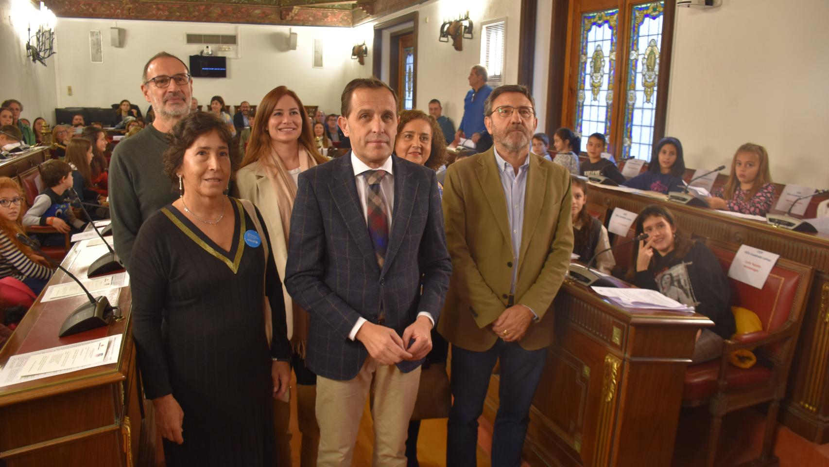 30 alumnos de siete centros de la provincia de Valladolid se reúnen con Conrado Íscar en el Día Mundial de la Infancia