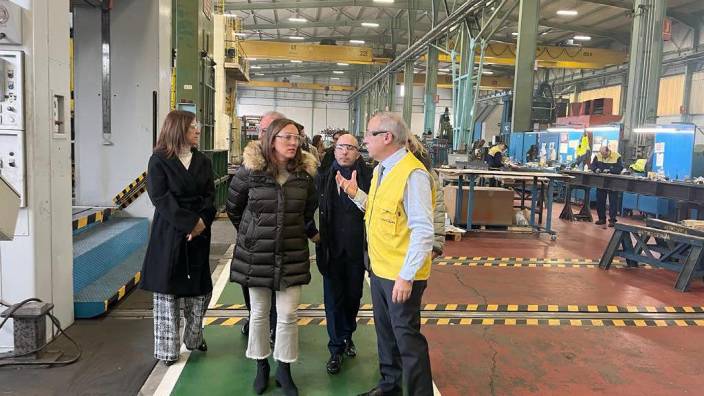 La consejera de Movilidad y Transformación Digital, María González Corral, visita las empresas Gamertrans e INMAPA, en localidad palentina de Villamuriel de Cerrato