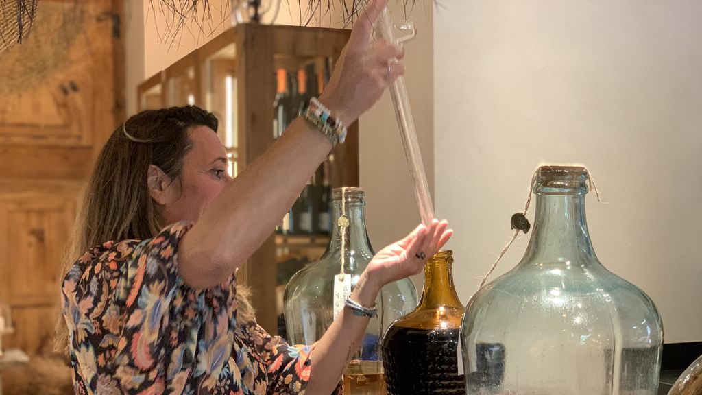 El vinagre de frambuesa en primer plano