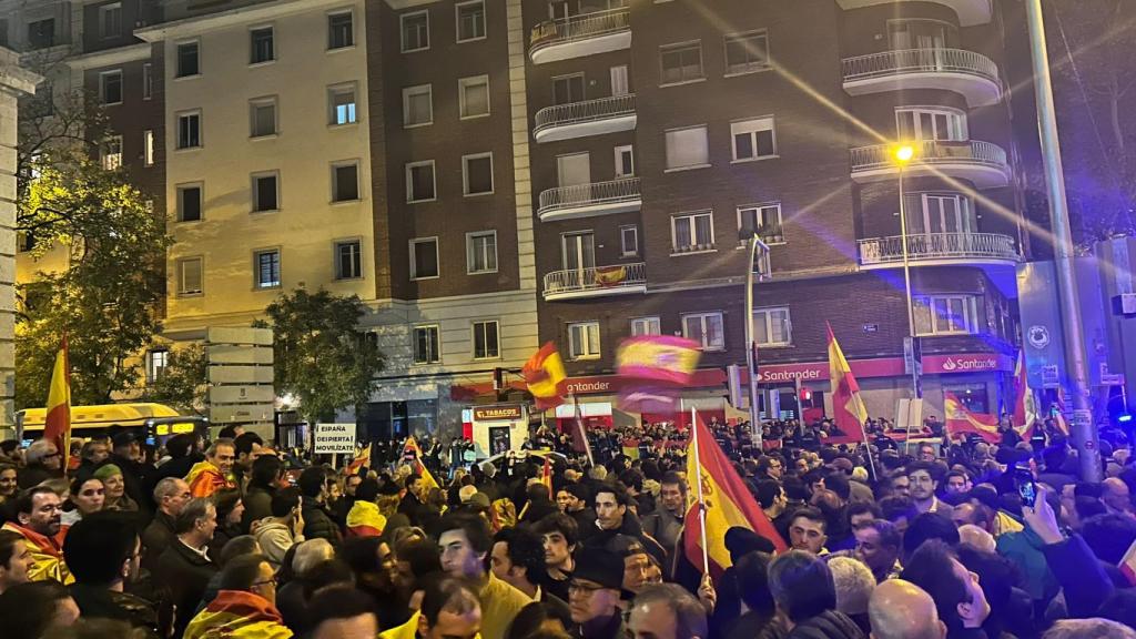 Manifestantes en Ferraz