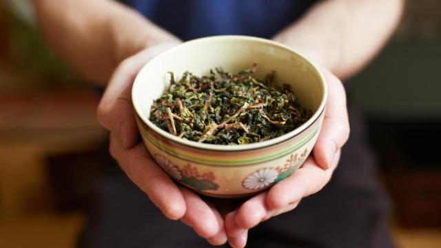 Té de kukicha: el superalimento que te ayudará a reducir el colesterol.