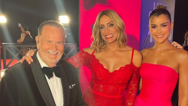 Equipo de 'El Gordo y la Flaca' durante la retransmisión de los Latin Grammy.