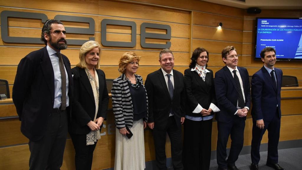 Emiliano García-Pagecon otras personas en la inauguración del curso en la sede de la CEOE