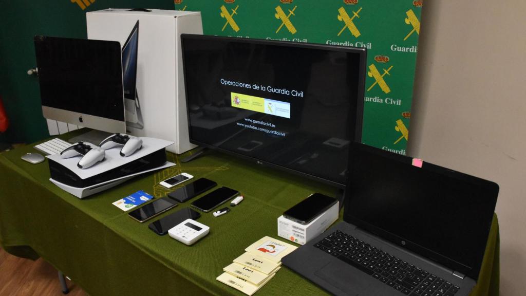 Material informático incautado por la Guardia Civil de Zamora en la Operación Coruni