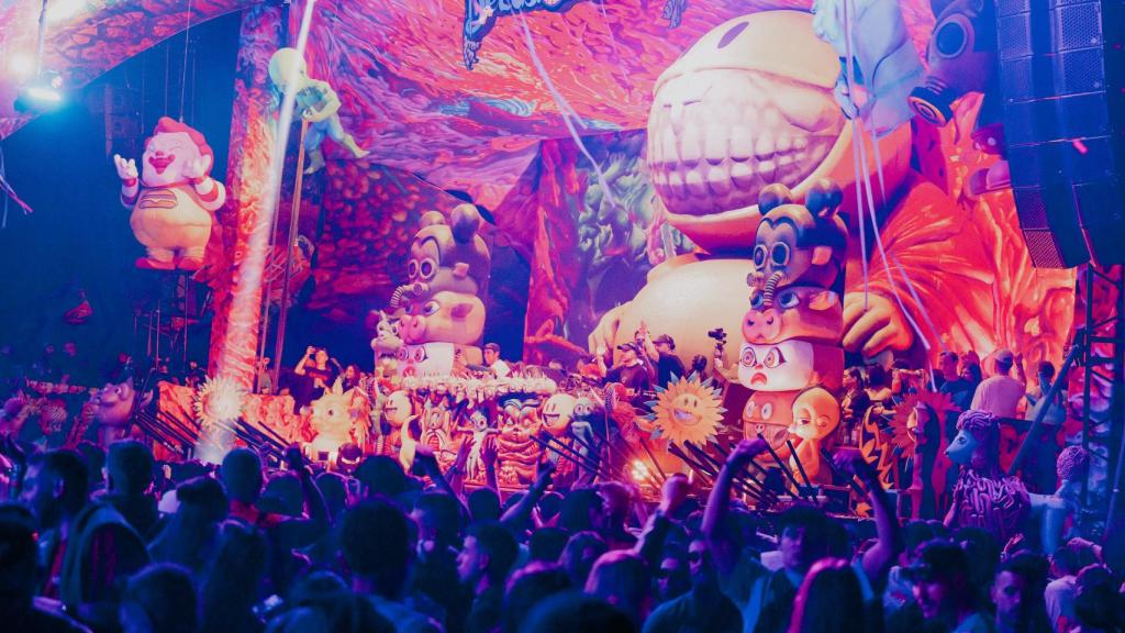 Escenario Dellusionville de elrow XXL en Valencia. EE