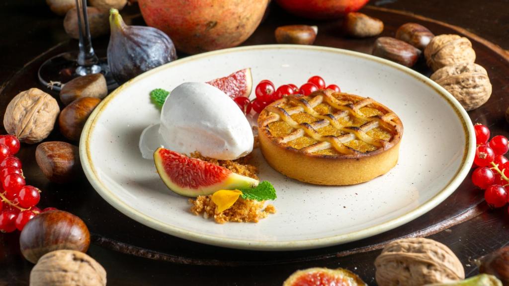 Tartaleta de calabaza con helado de canela.